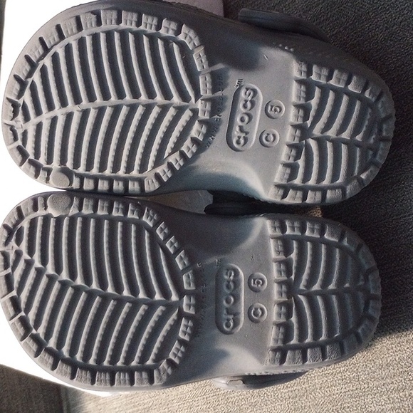 Toddler's Unisex Slate Grey Crocs Classic Clogs With Charms- Size C5 - Picture 4 of 8